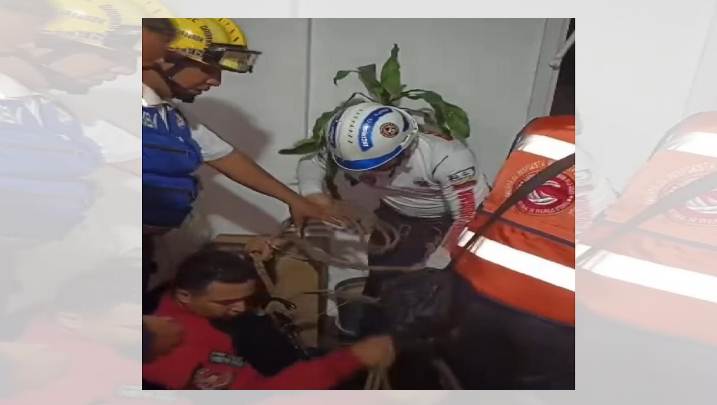 Rescate De Un Nino En Macuto