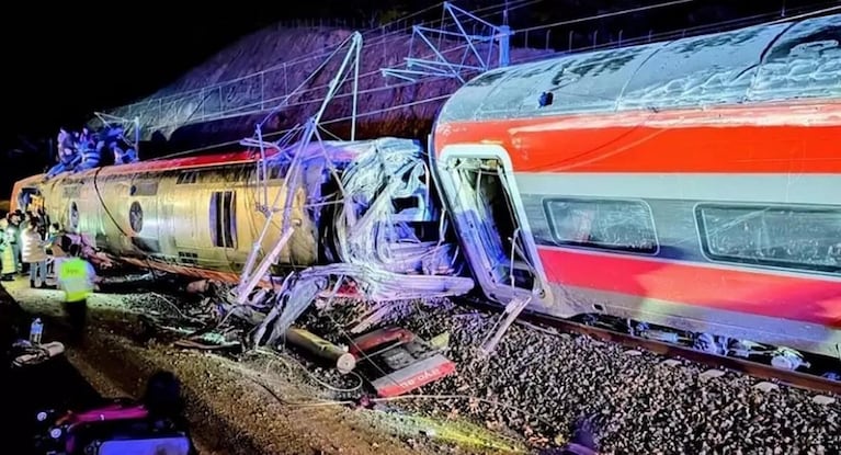 Tragico Choque De Trenes Conmociono A Espana 3G3S45MZPNF27OY2B7CZCWFU7M