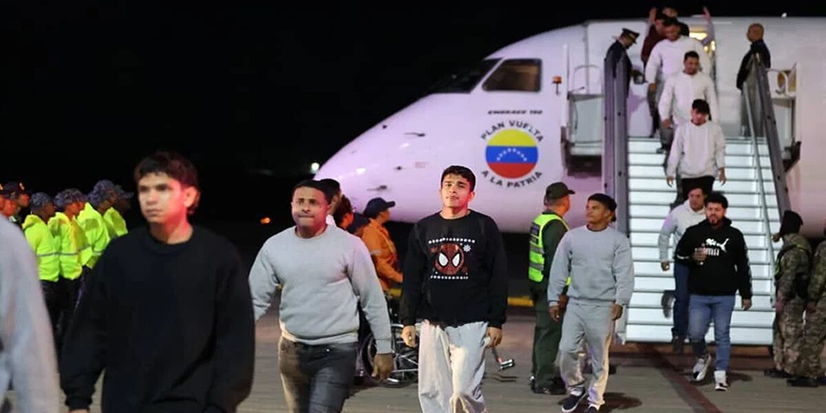 Arriba Al Pais Nuevo Vuelo Con 110 Migrantes Desde EE.UU Arriba Al Pais Nuevo Vuelo Con 110 Migrantes Desde EE.UU
