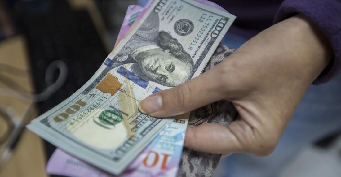 Dolares Y Bolivares 9 1100x572 1
