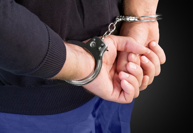 Hombre Detenido Esposado Manos Detras Espalda 488220 6362 Hombre Detenido Esposado Manos Detras Espalda 488220 6362