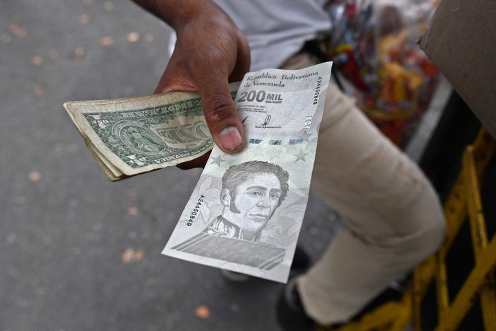 Un Billete De 200 000 RibAzWdrC 720x0 1